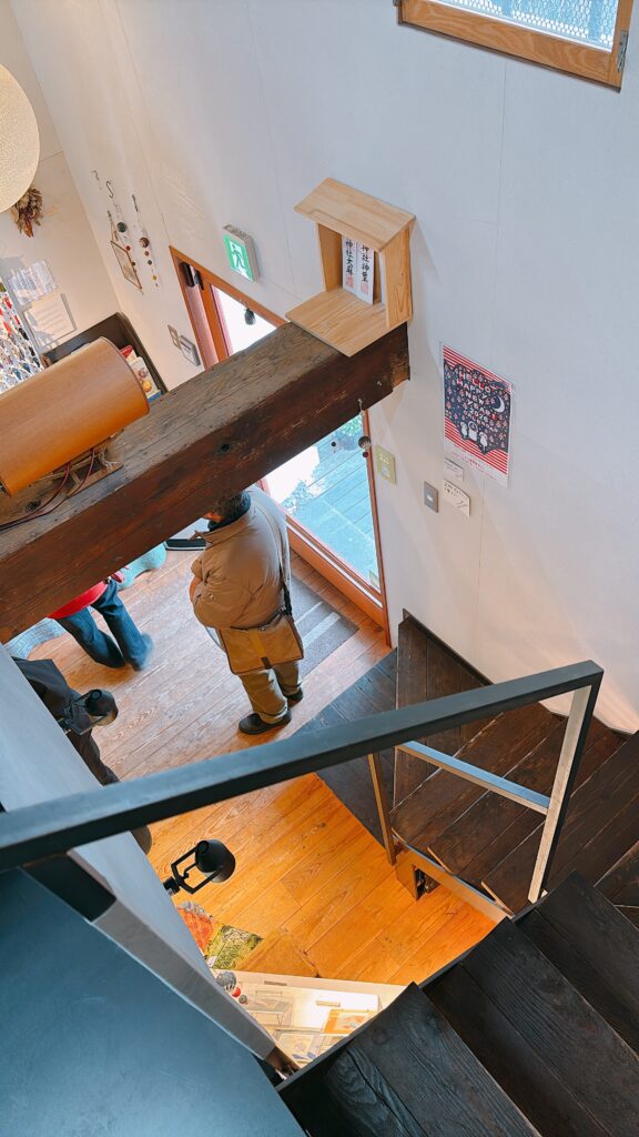 「手仕事商會 すぐり」2階